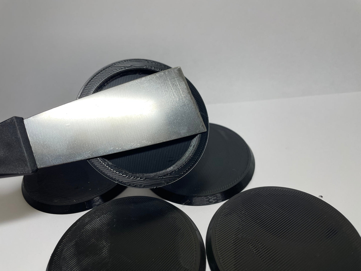 Magnetized Round Bases with N52 Magnets – Warhammer Compatible | Secure Storage & Transport | 25mm–160mm Sizes | PLA Wargame Base