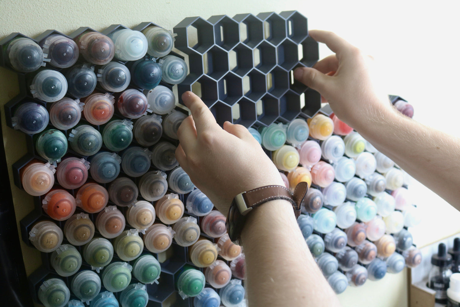 Hex Wall Paint Holder/Storage for Games Workshop Citadel Paints - Easy Stick-On Solution