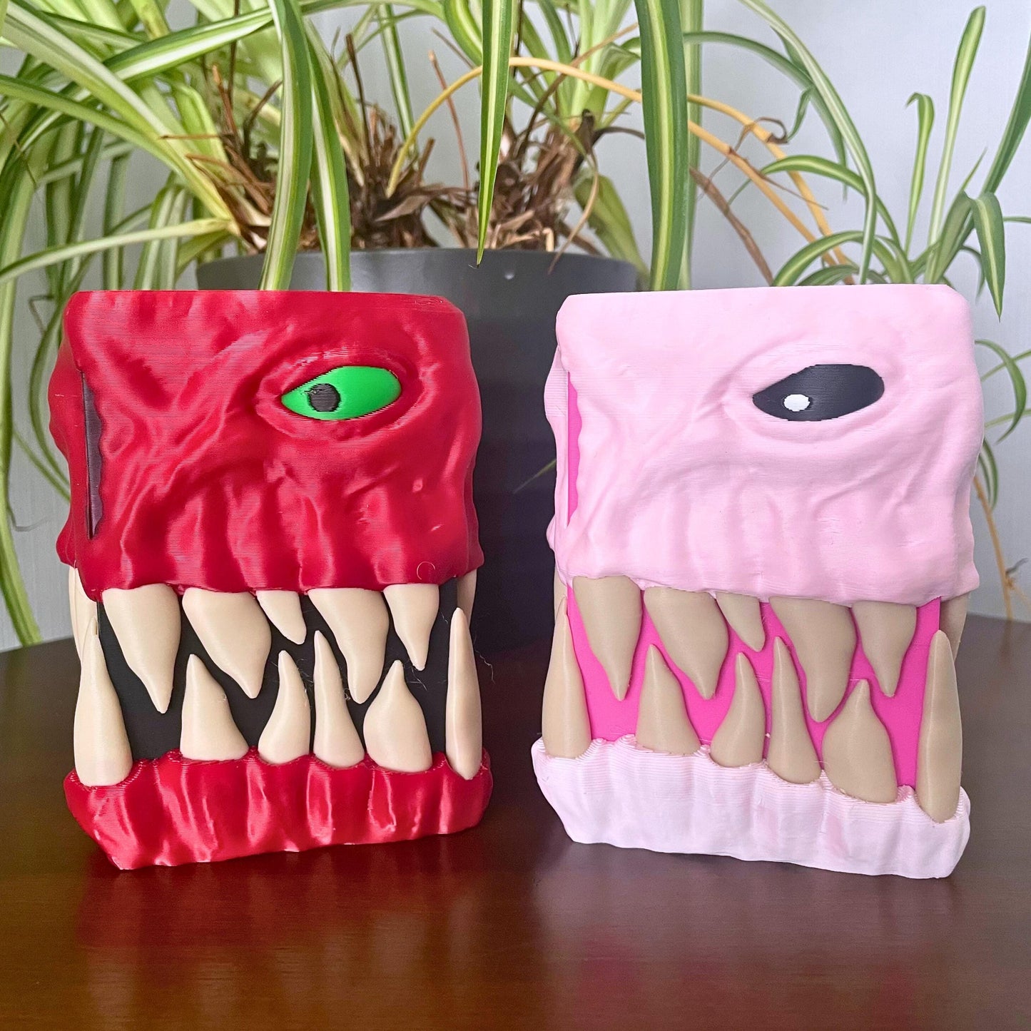 Monster Deck Box – 3D Printed Card Holder with Interlocking Teeth & Creepy Eye | Fits 100+ Sleeved Cards for MTG, Yu-Gi-Oh, Pokémon