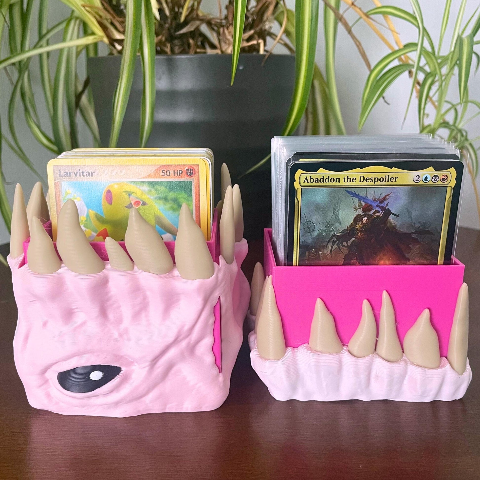 Monster Deck Box – 3D Printed Card Holder with Interlocking Teeth & Creepy Eye | Fits 100+ Sleeved Cards for MTG, Yu-Gi-Oh, Pokémon