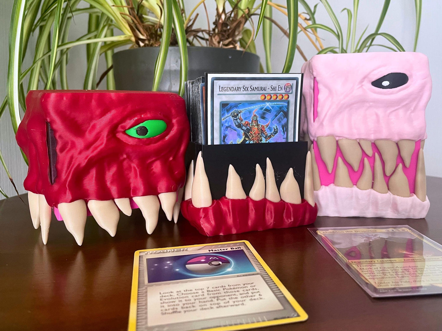 Monster Deck Box – 3D Printed Card Holder with Interlocking Teeth & Creepy Eye | Fits 100+ Sleeved Cards for MTG, Yu-Gi-Oh, Pokémon