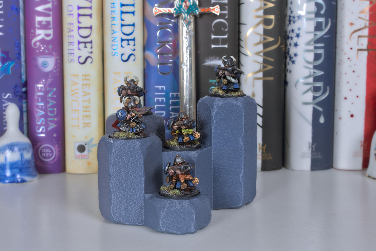 Stone effect multi-level display shelves - Terrain Hexagons 25-32mm, Warhammer, Batte Tech, Round base miniature games. Modula system