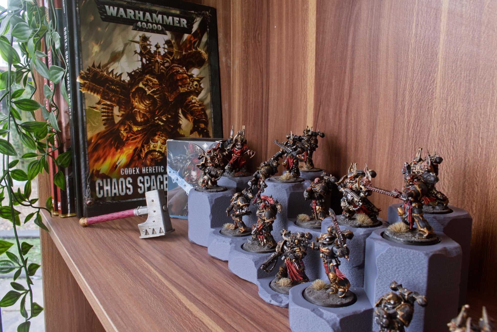 Stone effect multi-level display shelves - Terrain Hexagons 25-32mm, Warhammer, Batte Tech, Round base miniature games. Modula system
